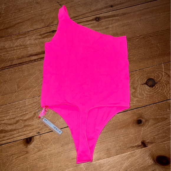 SKIMS Essential One Shoulder Bodysuit NWT - Picture 2 of 6